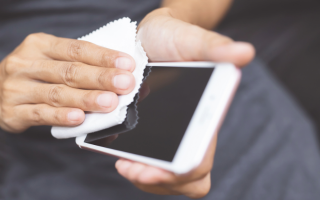 How To Keep Your Screen Squeaky Clean